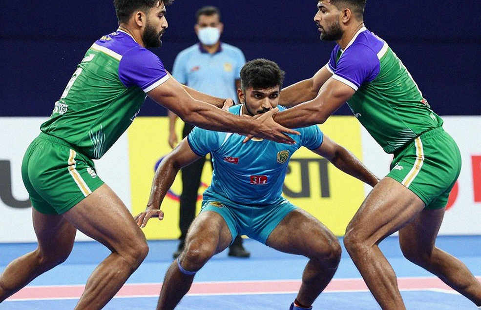 कबड्डी का सबसे महंगा टेप: 34वें मिनट का रेड और लोड मैनेजमेंट का हिसाब